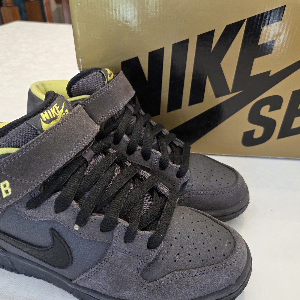 Nike SB Gray and Black Sneakers